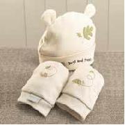 Winnie the Pooh Hat and Scratch Mitts Set
