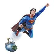 Superman Display Figure - Metropolis Rising Superman